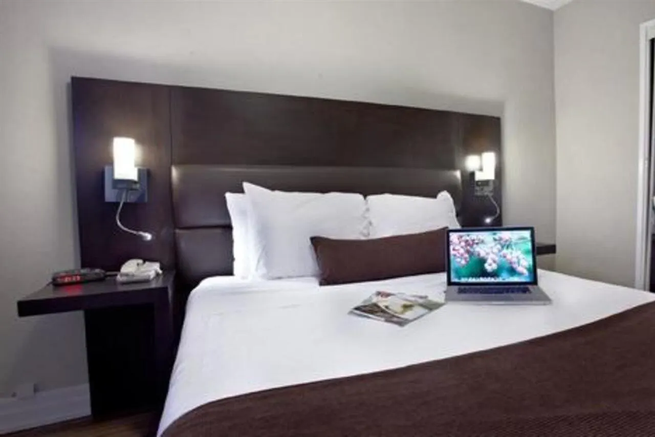 Town Inn Suites Hotel Toronto 3*,
