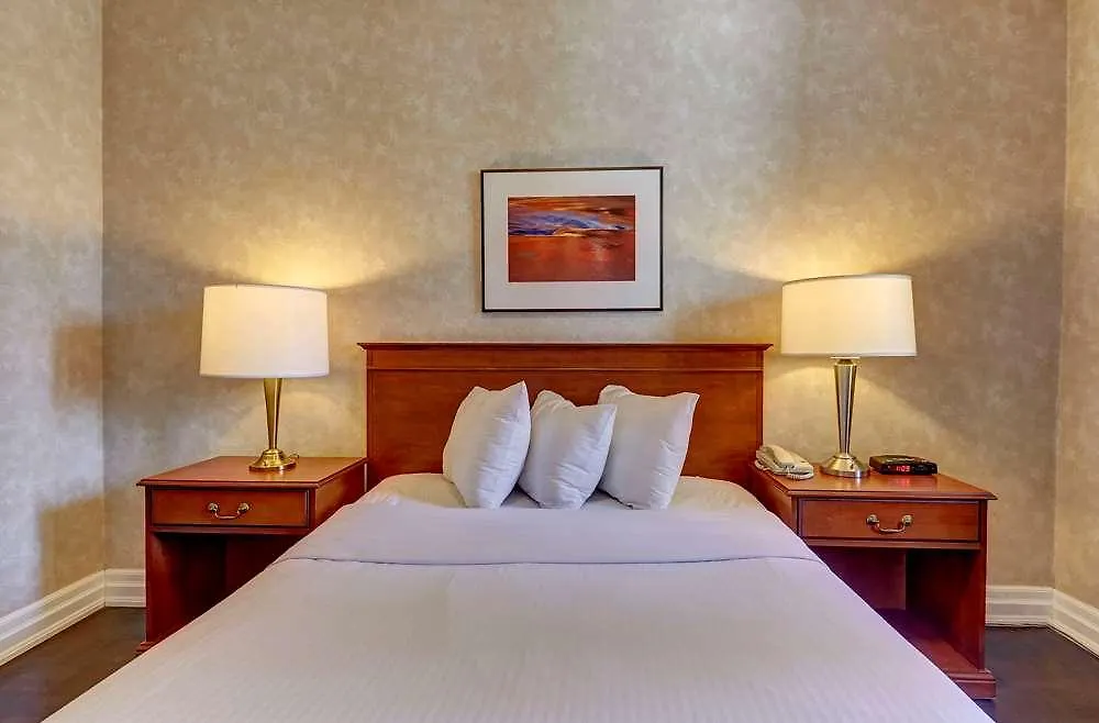Town Inn Suites Hotel Toronto 3*,