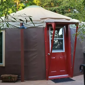https://experience-yurt-living-a-short-walk-from-davis-bay.vancouver-hotels-bc.net