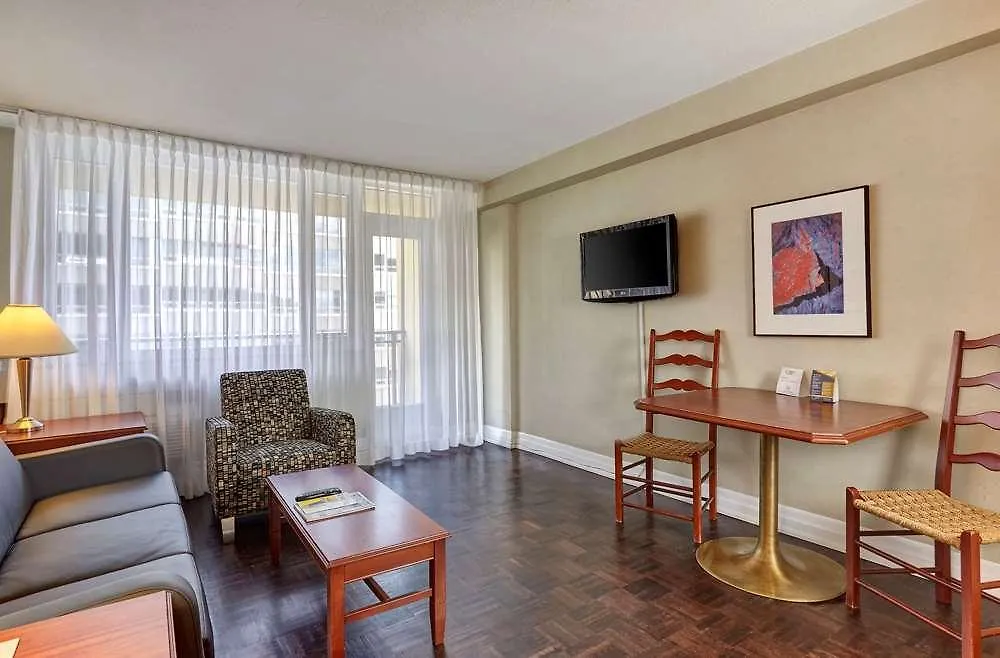 Town Inn Suites Hotel Торонто