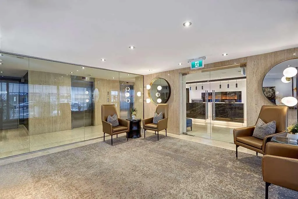 Town Inn Suites Hotel Торонто