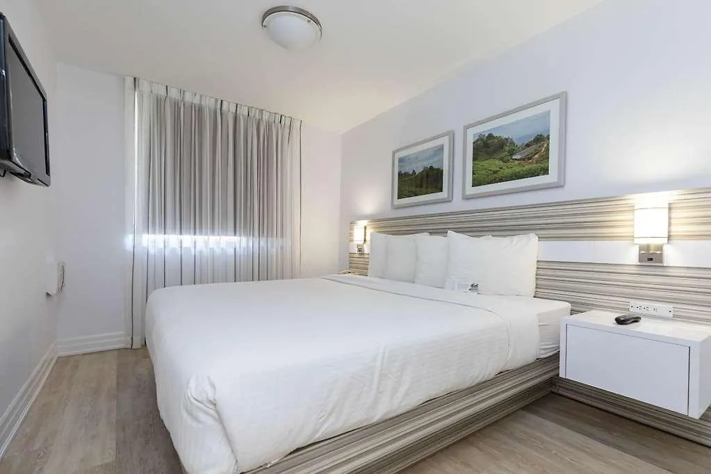 Town Inn Suites Hotel Торонто